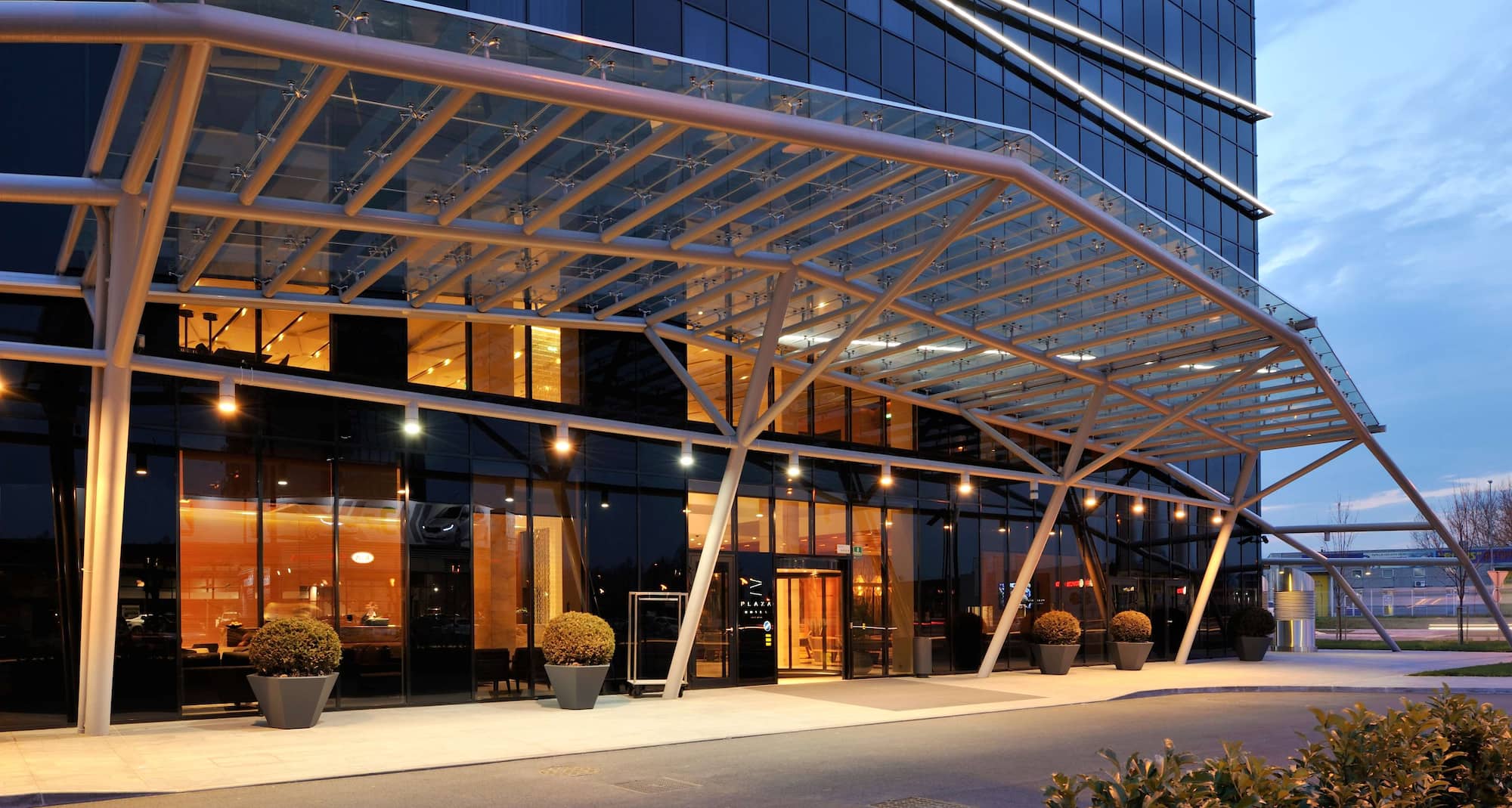 Radisson Blu Plaza Hotel, Ljubljana - Hotel Entrance