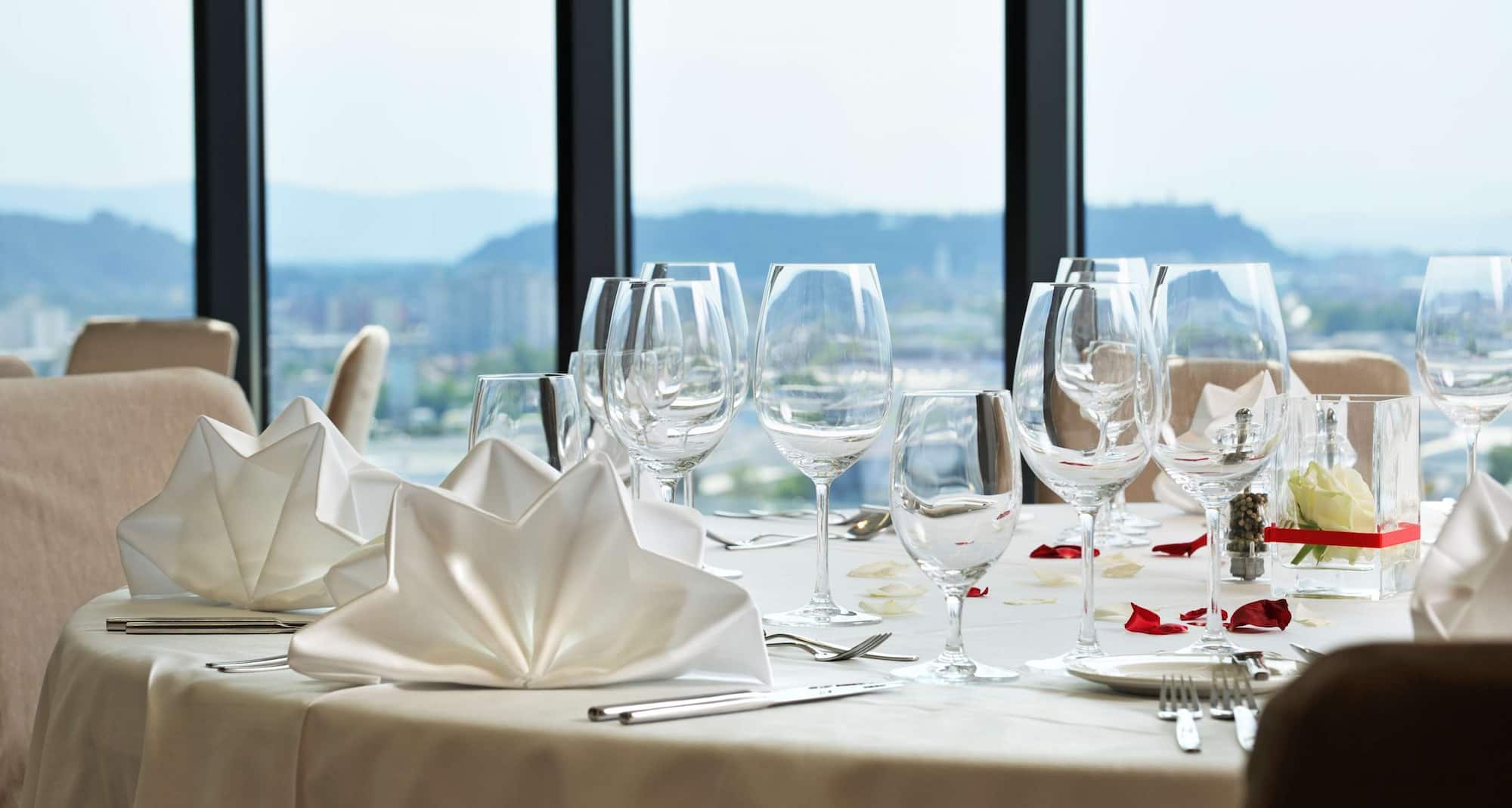 Radisson Blu Plaza Hotel, Ljubljana - Meeting Room Banquet Dinner Style