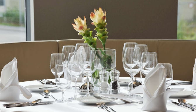 Radisson Blu Plaza Hotel, Ljubljana - Restaurant Set Table