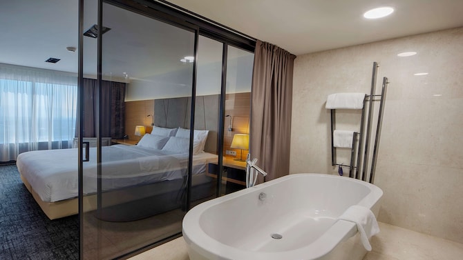 Radisson Blu Plaza Hotel, Ljubljana - One Bedroom Suite