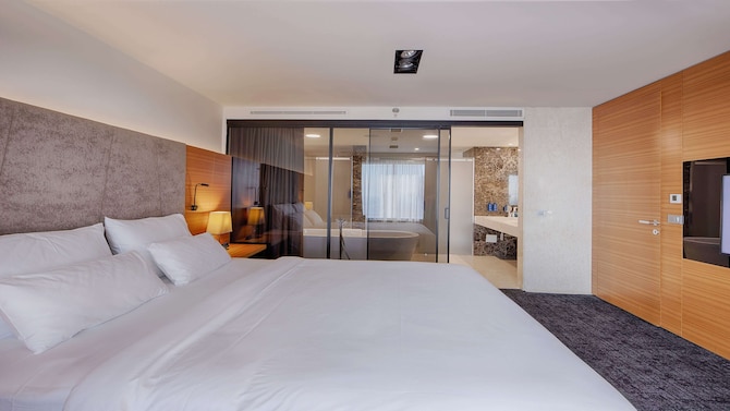 Radisson Blu Plaza Hotel, Ljubljana - One Bedroom Suite