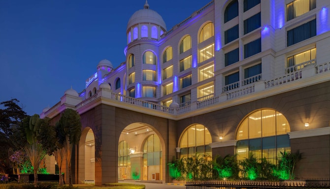 Radisson Blu Plaza Hotel Mysore - Hotel Facade