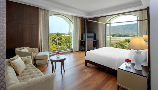 Radisson Blu Plaza Hotel Mysore - Presidential Suite Bedroom