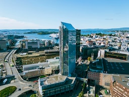 Radisson Blu Plaza Hotel, Oslo - Exteriör med utsikt över fjorden