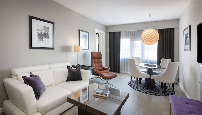 Radisson Blu Plaza Hotel, Oslo - Suite living room