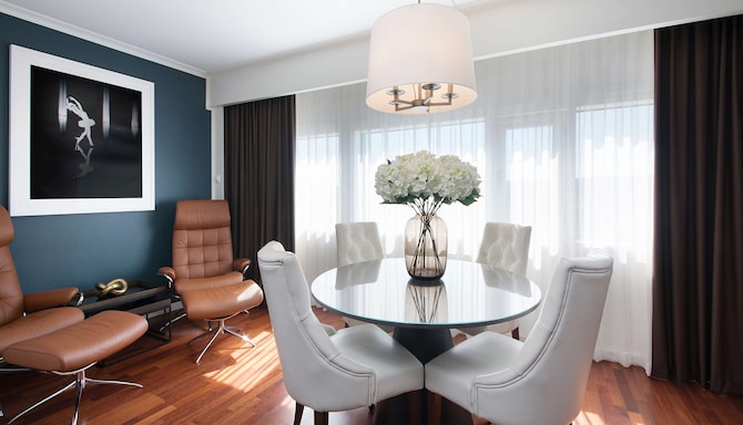 Radisson Blu Plaza Hotel, Oslo - Sonja Hennie - Suite living room