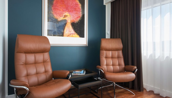 Radisson Blu Plaza Hotel, Oslo - Ferdinand Finne - Suite living room