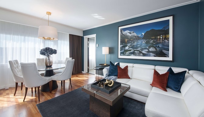 Radisson Blu Plaza Hotel, Oslo - Fjord - Suite living room