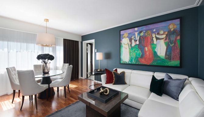 Radisson Blu Plaza Hotel, Oslo - Edward Munch - Suite living room