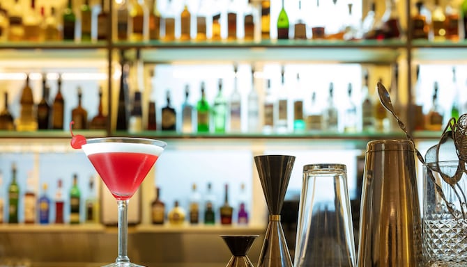 Radisson Blu Plaza Hotel Sydney - Cocktails At The Fax Bar
