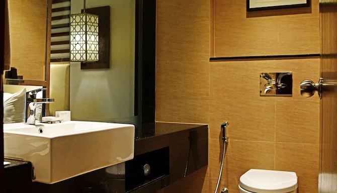 Radisson Blu Plaza Resort & Convention Centre Karjat - Bathroom