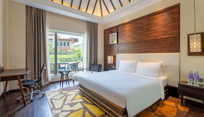 Radisson Blu Plaza Resort & Convention Centre, Karjat - Superior Bedroom