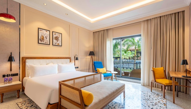 Radisson Blu Plaza Resort & Convention Centre, Karjat - Executive Bedroom