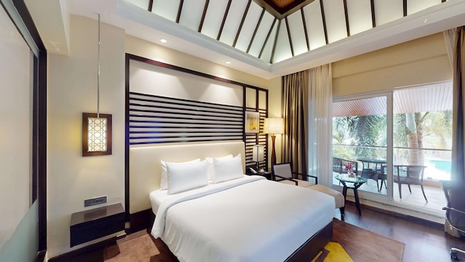 Radisson Blu Plaza Resort & Convention Centre, Karjat - Business Class Bedroom