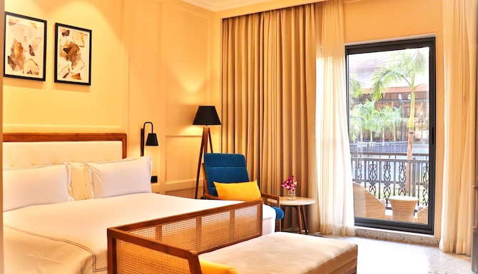 Radisson Blu Plaza Resort & Convention Centre, Karjat - Executive room Bedroom