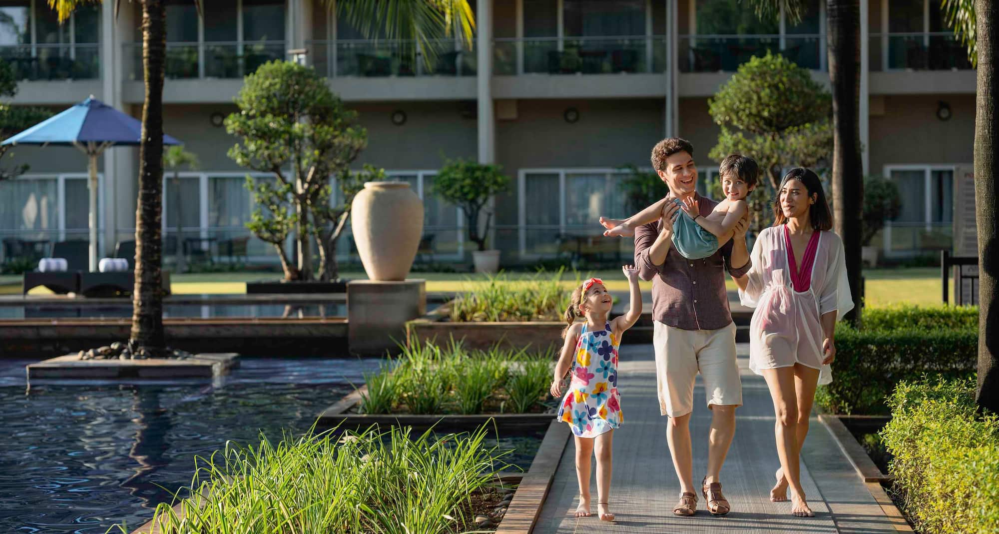 Radisson Blu Plaza Resort and Convention Centre, Karjat - Pool Side