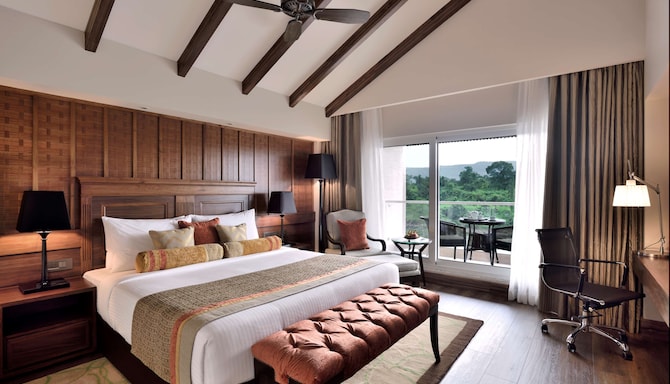 Radisson Blu Plaza Resort & Convention Centre Karjat - Suite 