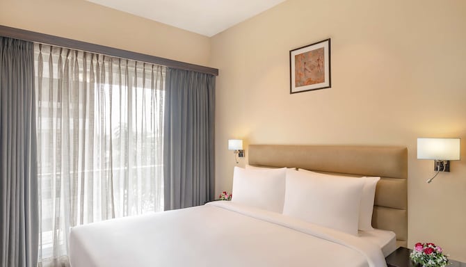 Radisson Blu Plaza Resort & Convention Centre Karjat - Two Bedroom Villa - First-floor bedroom