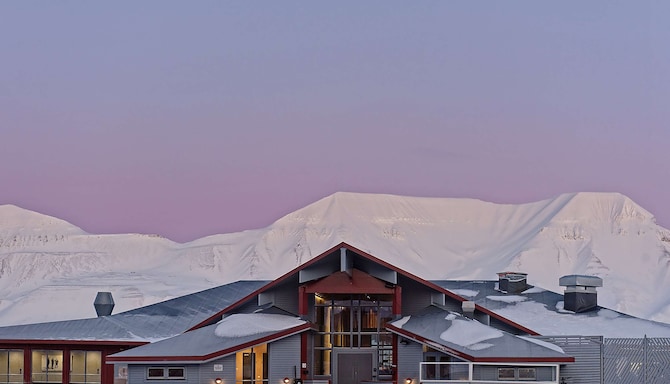Radisson Blu Polar Hotel, Spitsbergen - Vy över fasaden