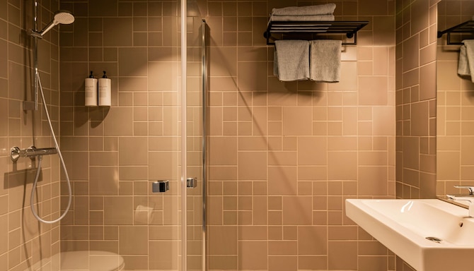 Radisson Blu Polar Hotel, Spitsbergen - Superior room - Bathroom