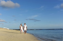 Radisson Blu Poste Lafayette Resort & Spa, Mauritius - гости на пляже
