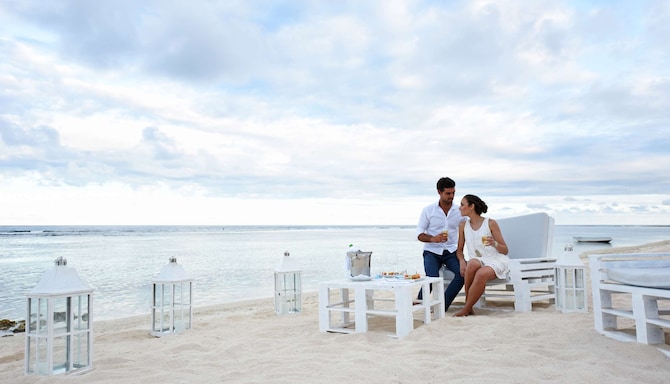 Radisson Blu Poste Lafayette Resort and Spa, Mauritius - Guests Drinking Cocktails at Sunset