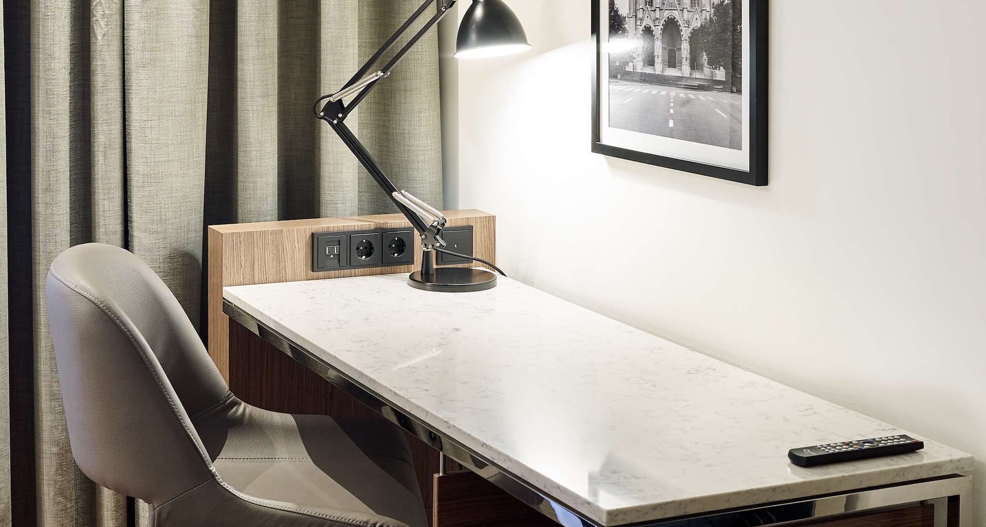 Radisson Blu - Desk in guest room