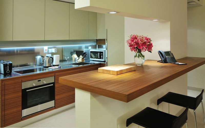 The Radisson Blu Residence, Dubai Marina - Kochnische