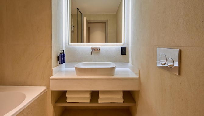 Radisson Blu Residence, Dubai Marina - Guest room bath