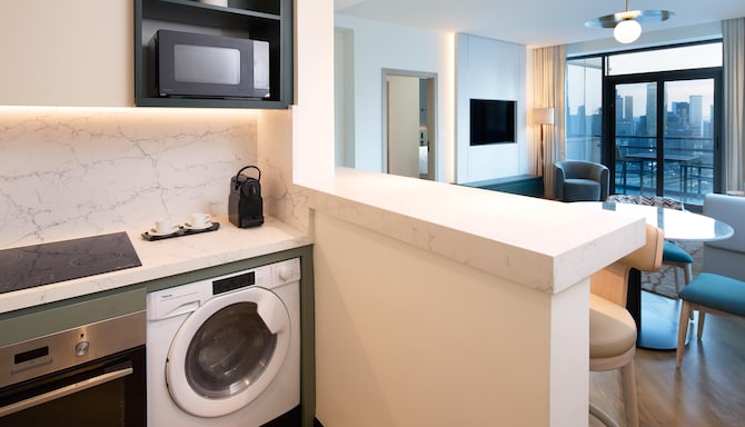 Radisson Blu Residence, Dubai Marina - Kitchen