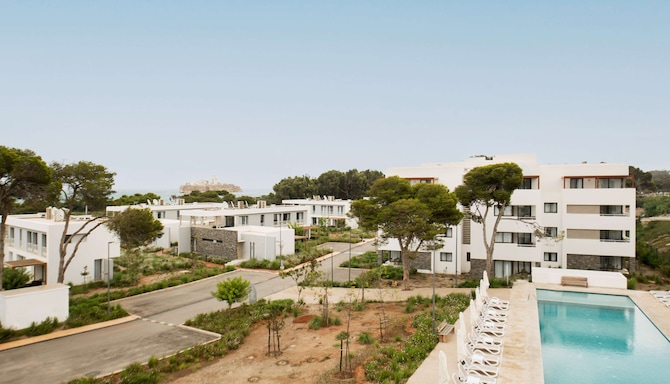 راديسون بلو ريزيدينس، الحسيمة، شقة بغرفتي نوم بها تراس وتتميز بإطلالة على البحر