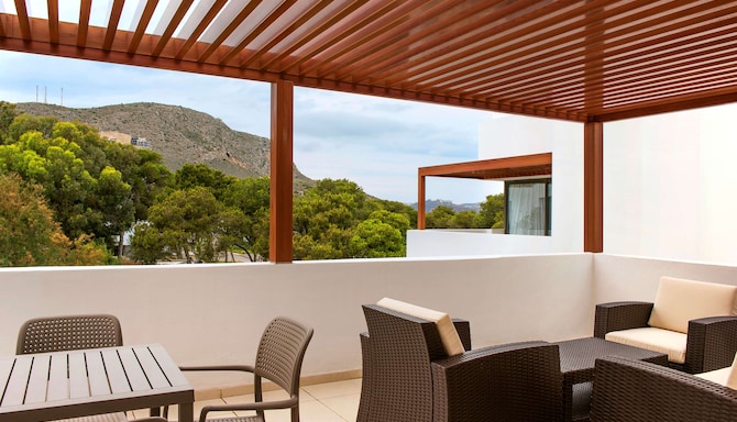 راديسون بلو ريزيدينس، الحسيمة؛ جناح بنغالو يضم ثلاث غرف نوم وتراس