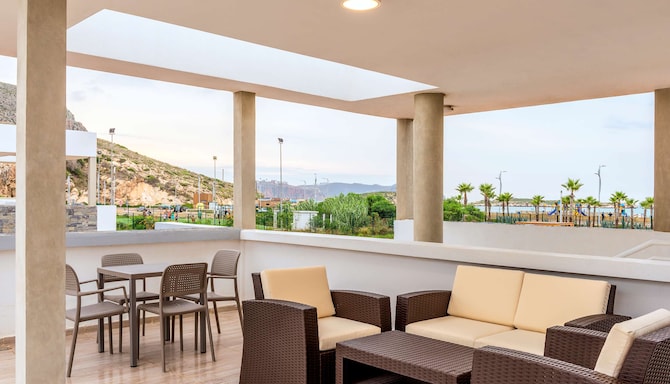 راديسون بلو ريزيدينس، الحسيمة؛ جناح بنغالو يضم ثلاث غرف نوم وتراس