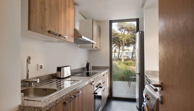 راديسون بلو ريزيدينس، الحسيمة، جناح بنغالو يضم ثلاث غرف نوم وتراس ويتميز بإطلالة على الحديقة