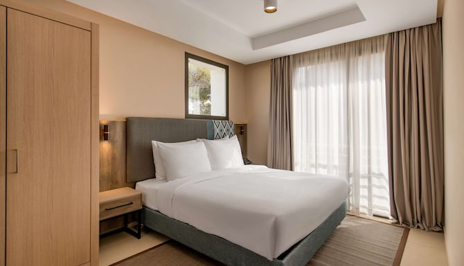 راديسون بلو ريزيدينس، الحسيمة، جناح بنغالو يضم ثلاث غرف نوم وتراس ويتميز بإطلالة على الحديقة