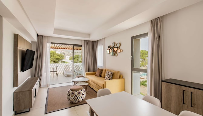 راديسون بلو ريزيدينس، الحسيمة، شقة بغرفة نوم واحدة مع إطلالة على البحر وتراس