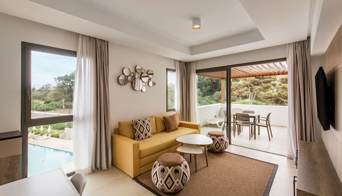 راديسون بلو ريزيدينس، الحسيمة، شقة بغرفتي نوم بها تراس