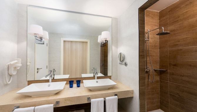 Radisson Blu Residences, Saidia - Studio bathroom