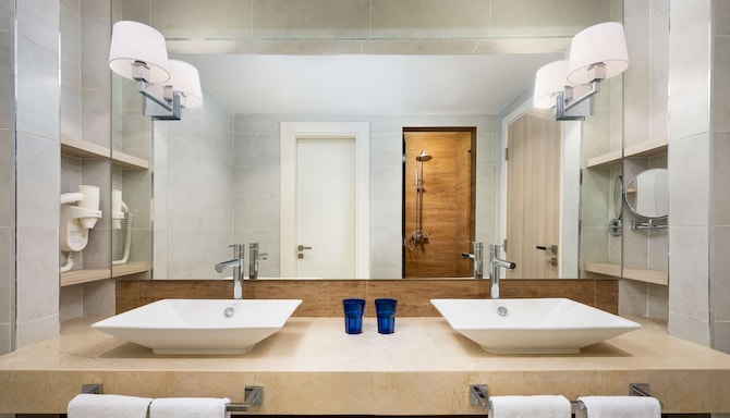 Radisson Blu Residences, Saidia - Studio bathroom