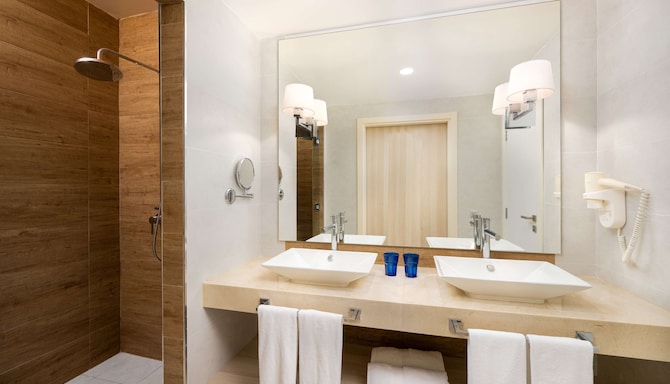 Radisson Blu Residences, Saidia - Studio bathroom