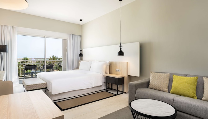 Radisson Blu Residences, Saidia - Studio with balcony and sea view - king bed