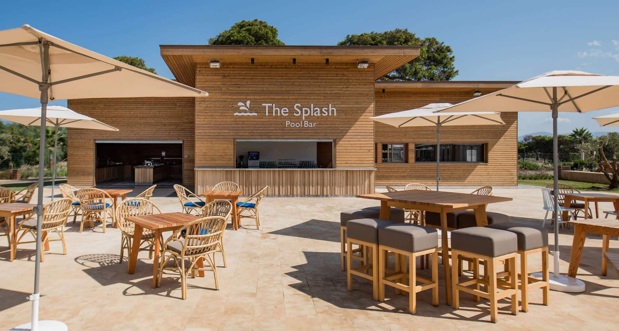 منتجع راديسون بلو الحسيمة - بار حمام السباحة