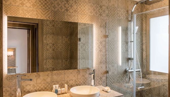 Radisson Blu Resort, Al Hoceima - Suite badkamer