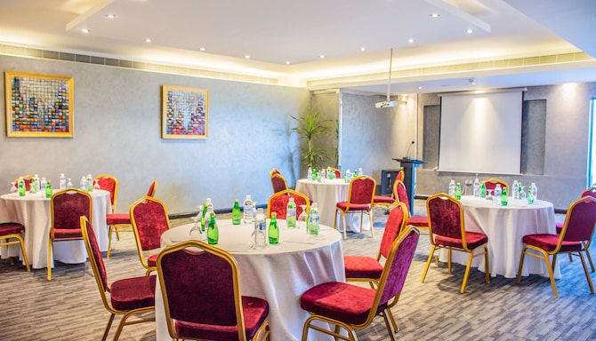 Al Fahd Meeting Room