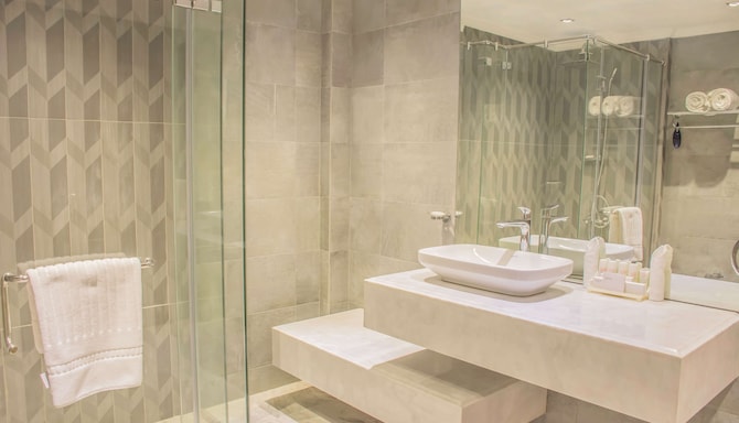 Radisson Blu Resort, Al Khobar Half Moon Bay - Suite bathroom