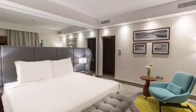Radisson Blu Resort, Al Khobar Half Moon Bay - Chalet master bedroom