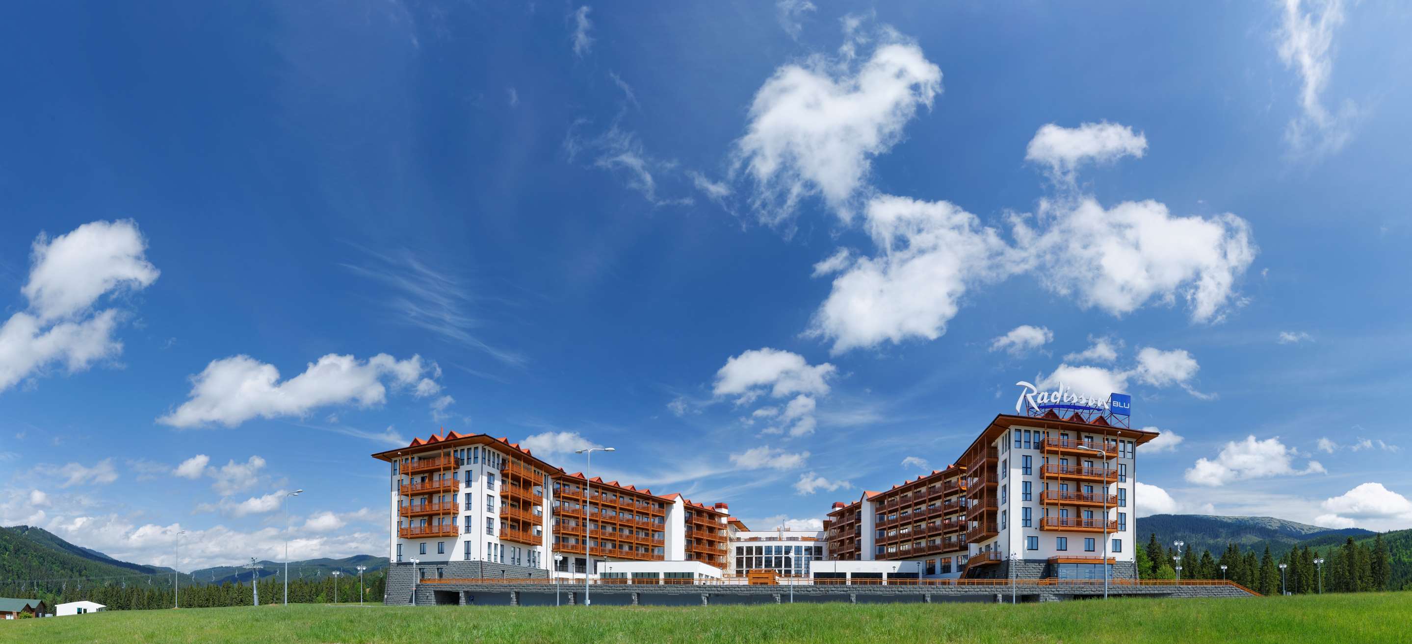 Radisson Blu Resort, Bukovel - Exterior Hotel View Summer
