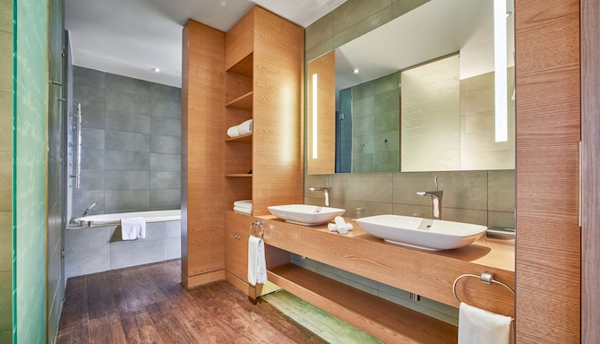 Radisson Blu Resort, Bukovel - Bathroom
