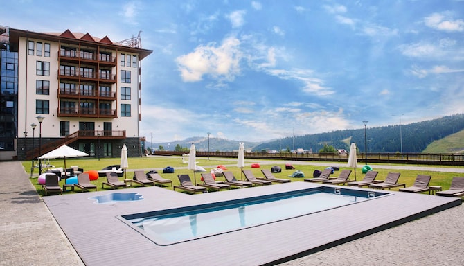 Radisson Blu Resort, Bukovel - Outdoor pool