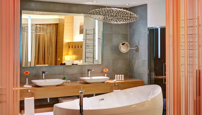 Radisson Blu Resort, Bukovel - Spa Suite Bath